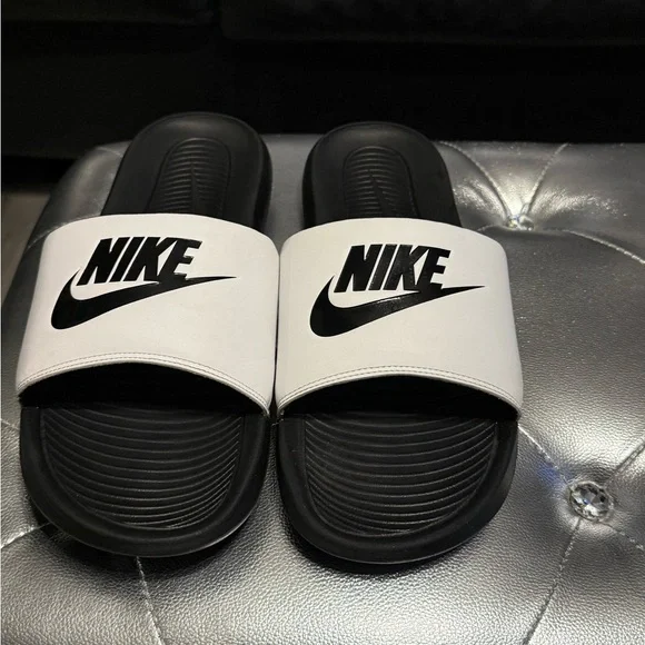Nike Black and White Slides - Picture 3 of 4